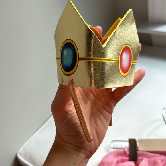 Princess Peach 2T costume - Picture 4 of 7